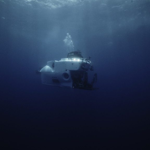 Alvin-underwater-LL-2048x1152